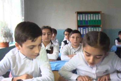 Xaçmazlı qız qeyri-adi bacarığı ilə diqqəti cəlb edib