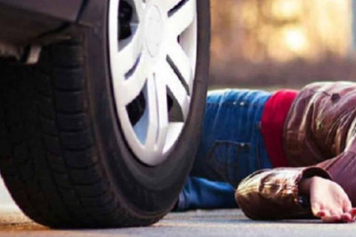 İsmayıllıda yolu keçən piyadaları avtomobil vurub