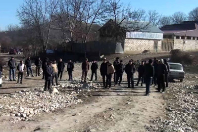 Susuz qalan Qubanın Bad kəndini sakinlər tərk edir