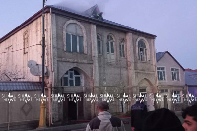 Quba: Səkinəxanım məscidinin yanında yataqxana yanır