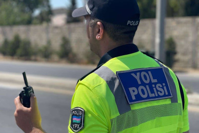 Xidmət aparan polis əməkdaşını avtomobil vurub