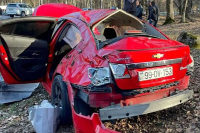 İsmayıllıda avtomobil aşıb: 76 yaşlı nənə və nəvəsi xəsarət alıblar