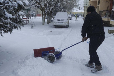Qusarda qar təmizləmək üçün sadə qurğu düzəldilib