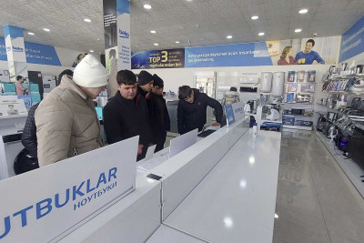 İsmayıllı: məktəblilər elektronika mağazasında təcrübə keçiblər