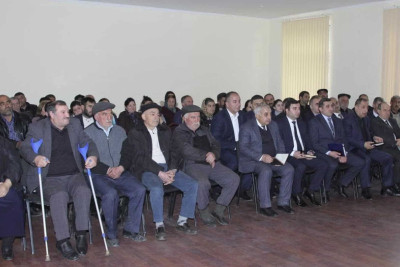 İsmayıllı: Qaraqayada icra başçısı sakinlərlə görüşüb