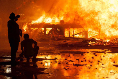 İsmayıllı: alov tövləni və qarajı bürüyüb