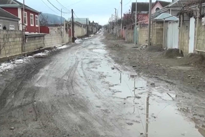 Qusarda mərkəzi küçələr baxımsız vəziyyətdədir