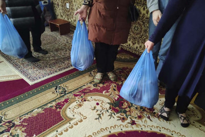 Qubalılar daha 25 ailəyə bayram sovqatı ünvanlayıblar