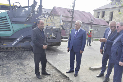 Quba: icra başçısı aparılan asfaltlama işləri ilə tanış olub