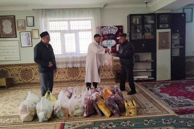 Qubalılar 60 ailəyə bayram sovqatı ünvanlayıblar