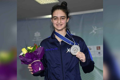 İsmayıllıdan olan qız Bolqarıstanda qılınc oynadıb