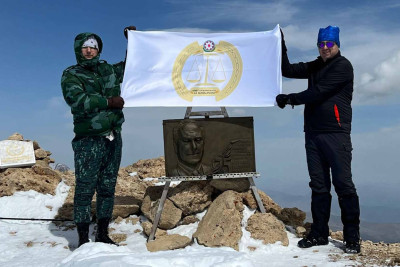 Ali Məhkəmənin bayrağı “Heydər zirvəsi”ndə dalğalanır