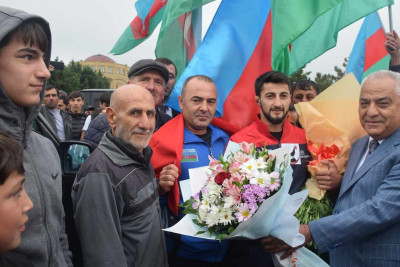 Qubalı MMA döyüşçüsü xaricdən qayıdıb