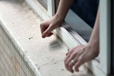 İsmayıllıda məktəbli 2-ci mərtəbədən yıxılıb