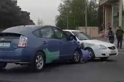 Qubada “Prius” və “06” toqquşub