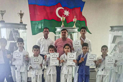 Qusarlı gənc karateçilər Bakıdan medallar gətiriblər - SİYAHI