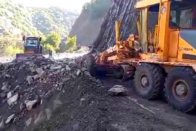 İsmayıllı: Lahıc yoluna tökülən qaya parçaları təmizlənib - VİDEO