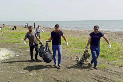 Xaçmaz: Xəzərin sahilində təmizlik aksiyası keçirilib