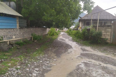 İsmayıllı kəndinin 1500 sakini yol həsrətindədir