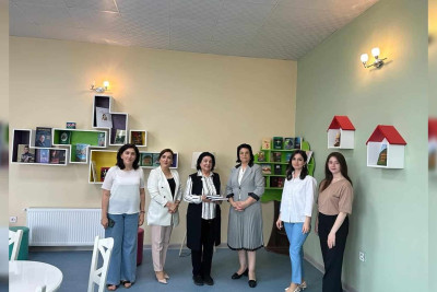 İsmayıllı: BDU-nun tarix elmləri doktoru kitablarını mərkəzə hədiyyə edib