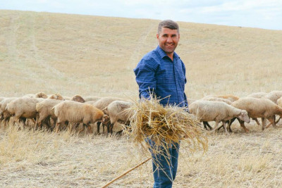 İsamayıllıdan olan gənc kənddə fermer olmağı seçib