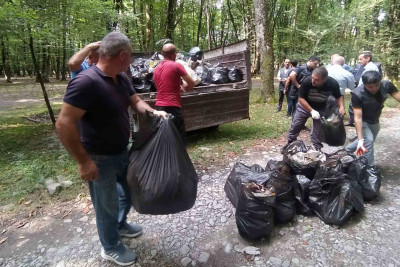 İsmayıllıda təmizlik aksiyası keçirilib