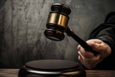 Xaçmazda həyat yoldaşını bıçaqlayanın məhkəməsi başlayıb