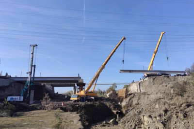 Xaçmaz: yeni körpünün tirləri atılıb