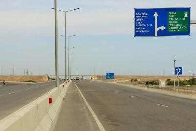 Ödənişli yolda sürət həddi var