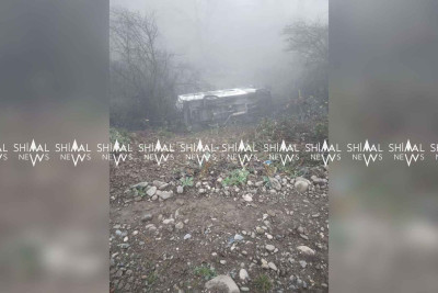 Qusarda avtobus dərəyə aşıb - FOTO