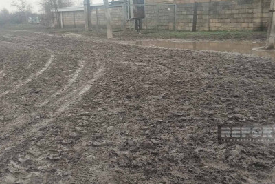 Xaçmaz: Qarğalıqda susuzluq və yolsuzluq hökm sürür