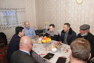 Xaçmazda yaralı hərbi qulluqçular ziyarət olunublar