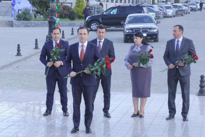 İsmayıllıda il ərzində səmərəli fəaliyyətinə görə bir qrup şəxs mükafatlandırılıb