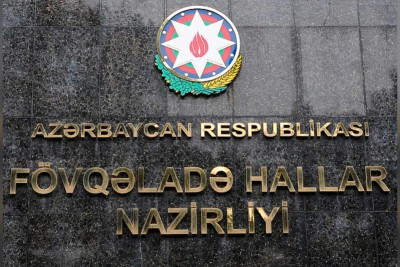 Xaçmazda dəmir lövhə insanlara təhlükə yaradıb