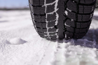 Sürücülərin nəzərinə: yollar buz bağlayır - VİDEO