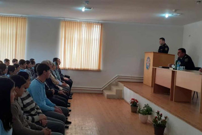 DİN: məktəblilərlə narkotik vasitələrin ziyanından danışılıb