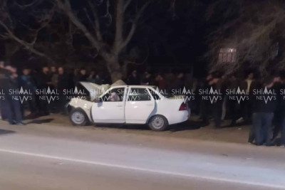 Quba-Xaçmaz yolunda maşın ağaca çarpılıb: ölənlər və yaralananlar var - VİDEO