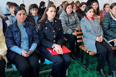 Qusar: polislər şagirdlərə narkotik vasitələrin fəsadlarından danışıblar
