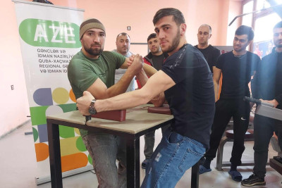 Qol güləşi üzrə rayon birinciliyində 20 idmançı iştirak edib
