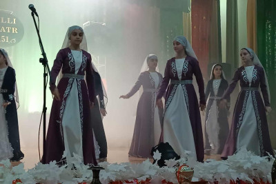 Qusarda teatrsevərlər xüsusi kompozisiya izləyiblər