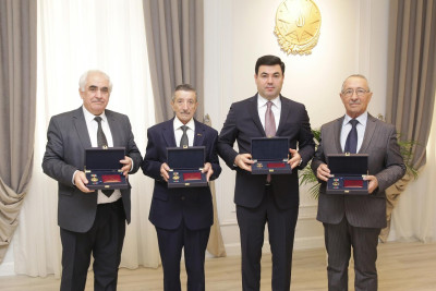 Xaçmaz: Elnur Rzayev və rayon ziyalıları mükafatlandırılıblar