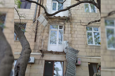 Xaçmaz: Evin eyvanı uçub - FOTO