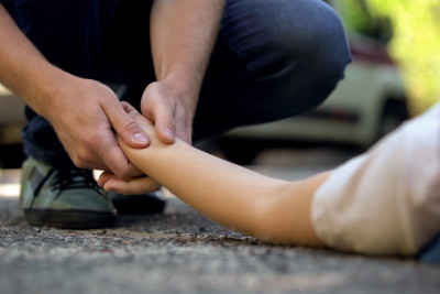 Zaqatalada avtomobil piyadanı vurub