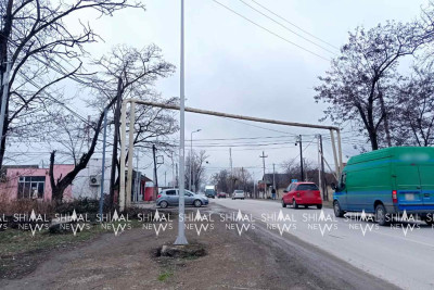 Qubada işıq dirəyi təhlükə saçır