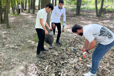 Xaçmaz: Məktəblilər meşəni plastik və məişət tullantılarından təmizləyiblər