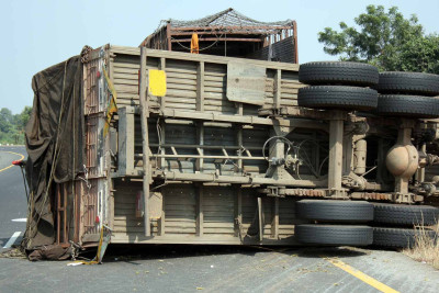 Qusarda yük avtomobili adamı vuraraq öldürüb