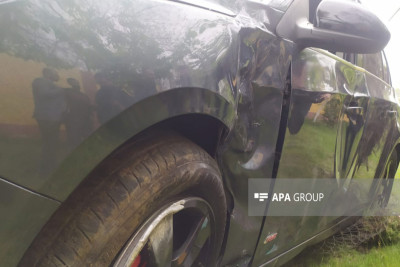 Xudat-Qusar yolunda avtomobil ağaca çarpılıb