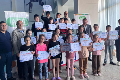 Qusarda şagirdlər üzgüçülük yarışında iştirak ediblər