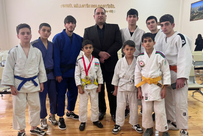 Quba:İlham Zəkiyev şagirdlərlə görüşüb