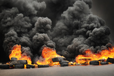 Xudatda avtomobil sexində yanğın baş verib